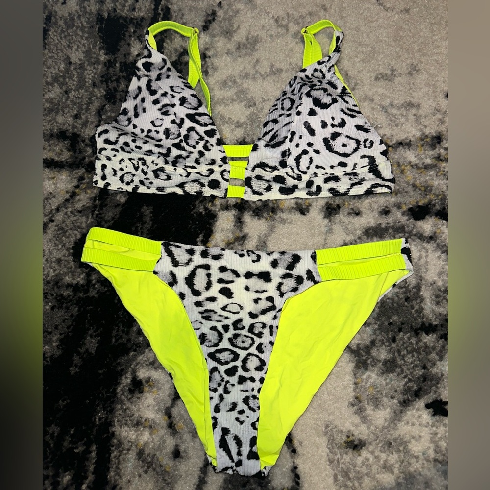 Leopard bikini
